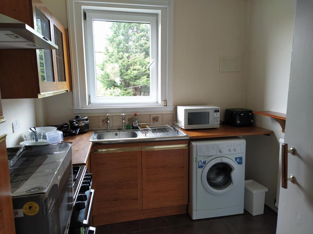 Self Catering 2 Bedroom Flat, Frequent Buses, 1-Minute Walk To Bus Stop, 20 Minutes To City Center Эдинбург Экстерьер фото